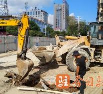 免费看操逼的网站高温下的坚守｜道路建设者用汗水铺就畅通路